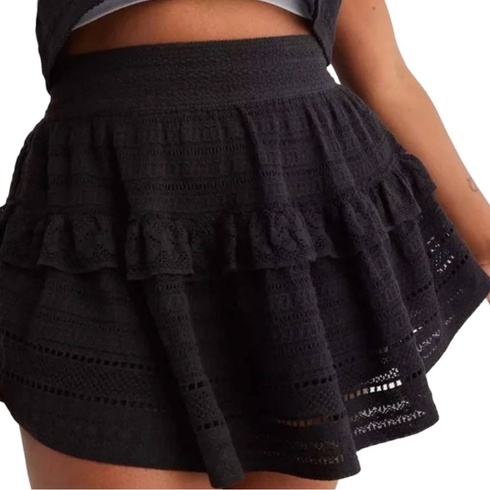 Aerie EUC textured lace black ruffle mini skirt size small